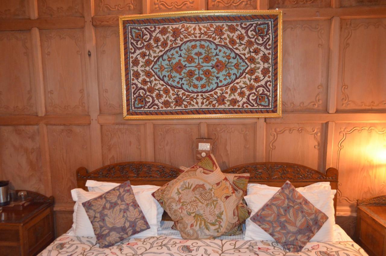 Hotel New Alexandra Houseboats Srīnagar Zewnętrze zdjęcie