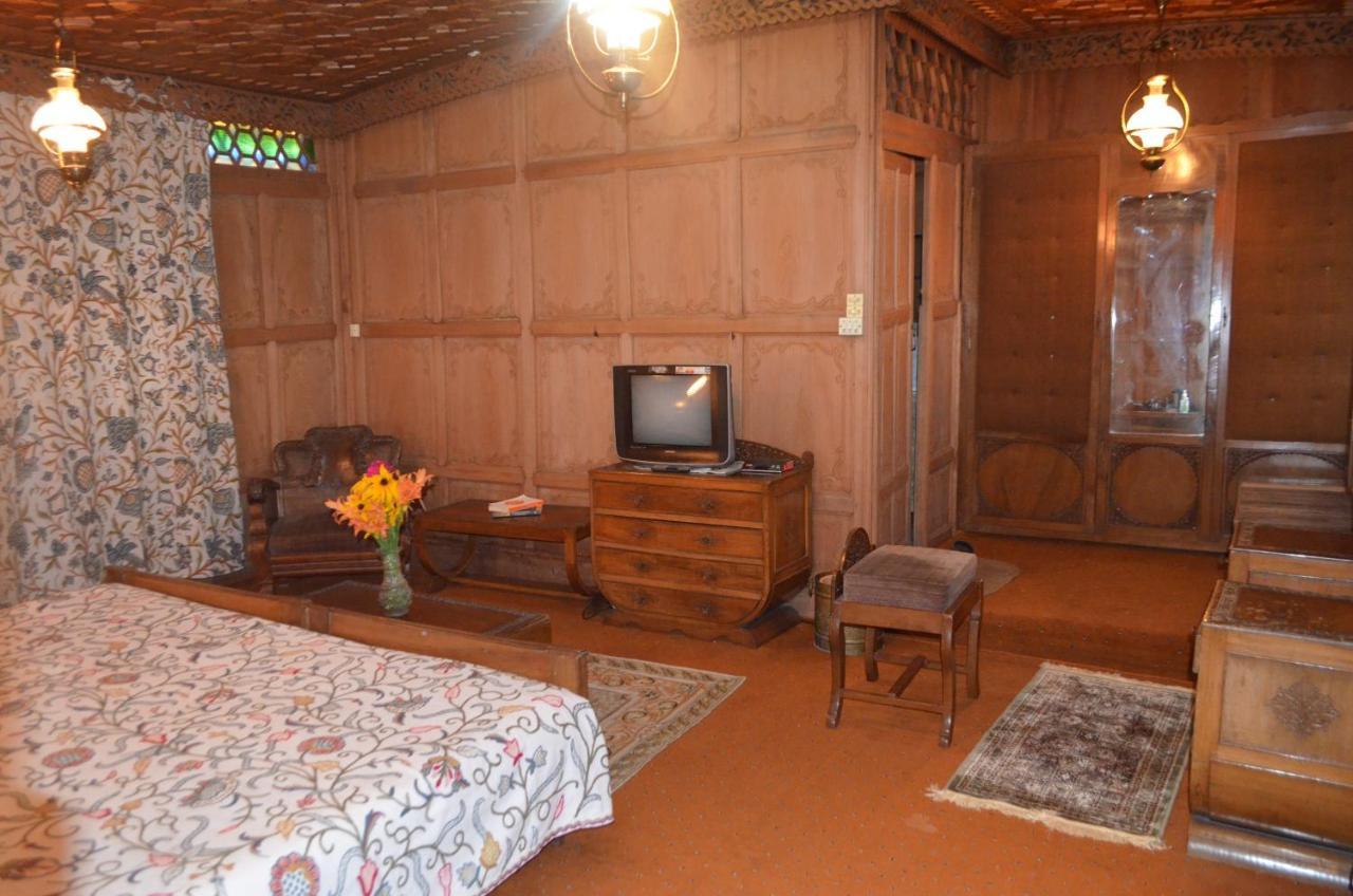 Hotel New Alexandra Houseboats Srīnagar Zewnętrze zdjęcie