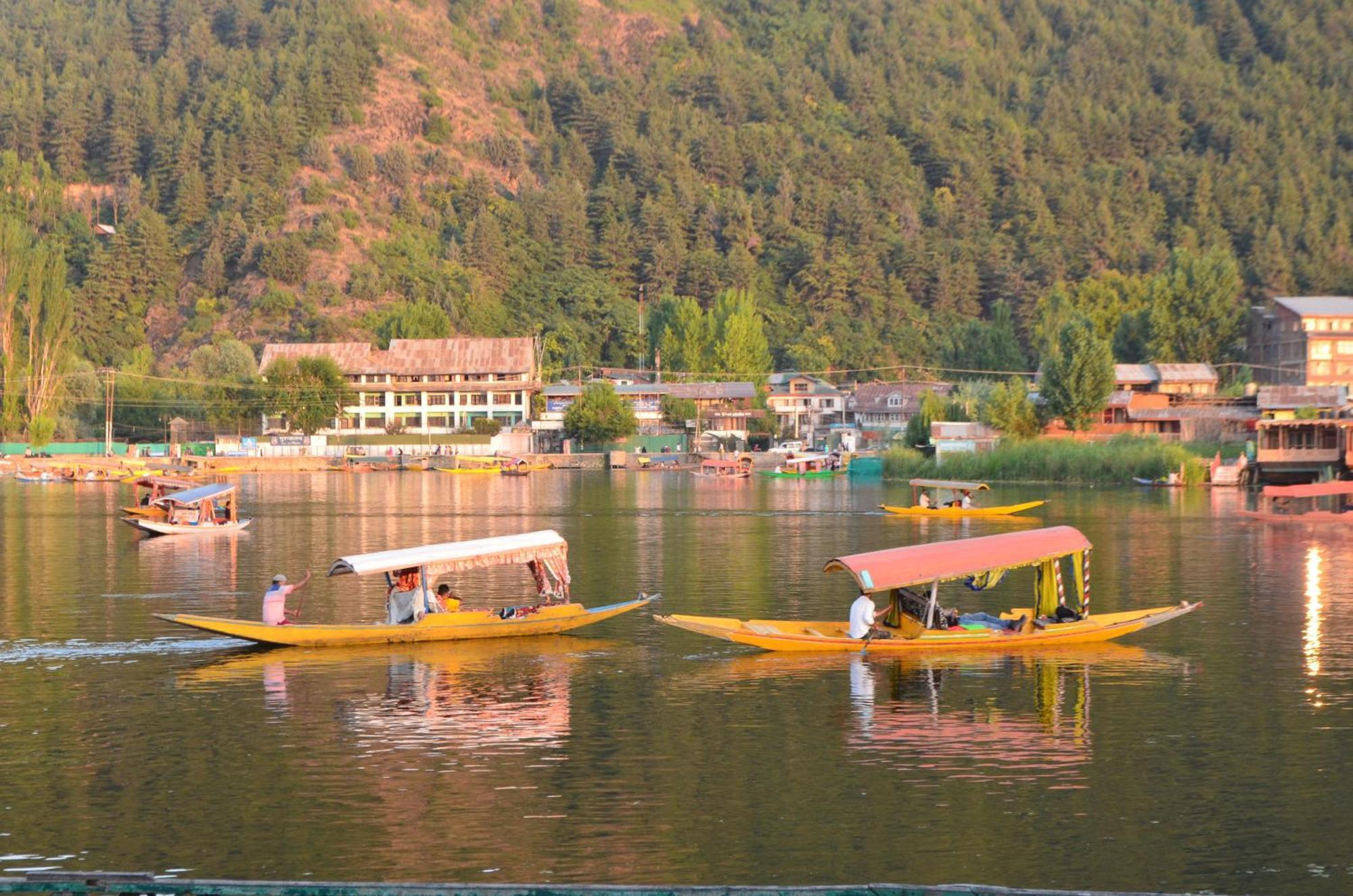 Hotel New Alexandra Houseboats Srīnagar Zewnętrze zdjęcie