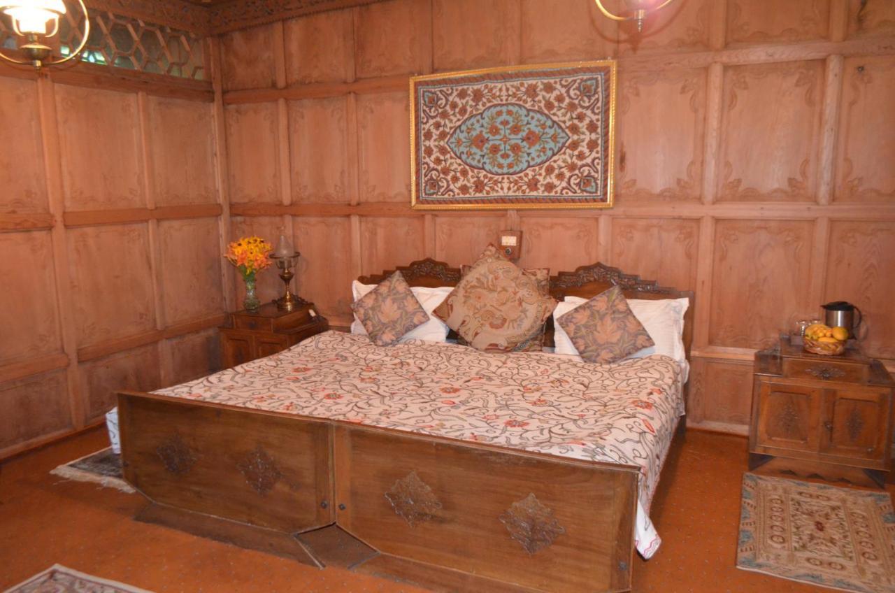 Hotel New Alexandra Houseboats Srīnagar Zewnętrze zdjęcie