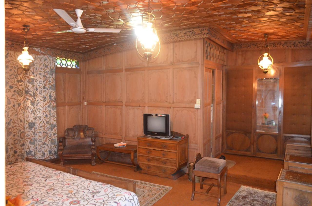 Hotel New Alexandra Houseboats Srīnagar Zewnętrze zdjęcie