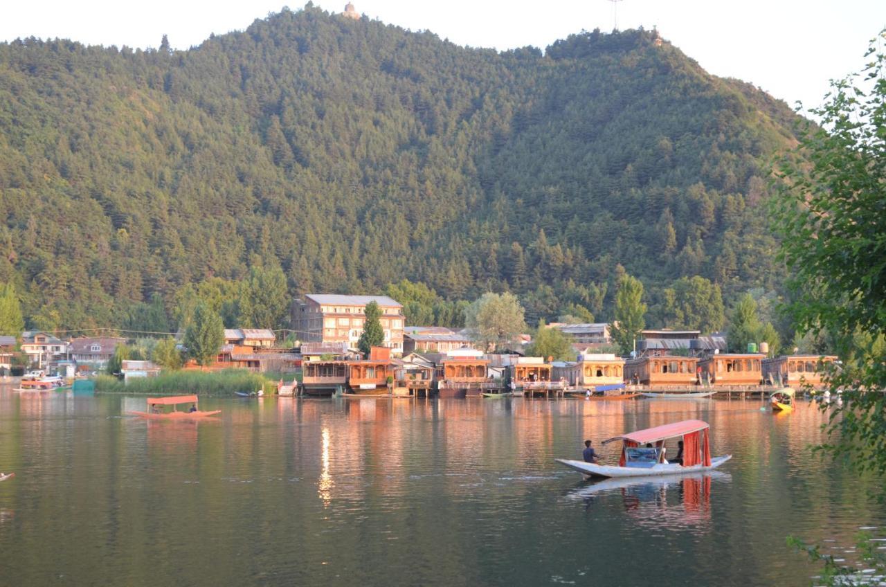 Hotel New Alexandra Houseboats Srīnagar Zewnętrze zdjęcie